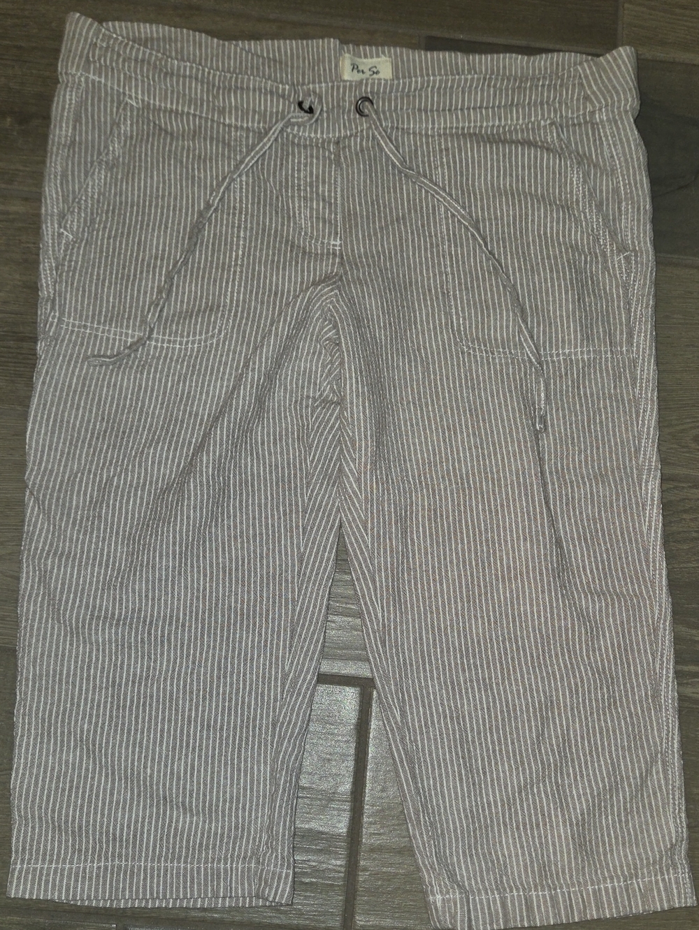 Per Se Women's White and Tan Striped Capris with Drawstring